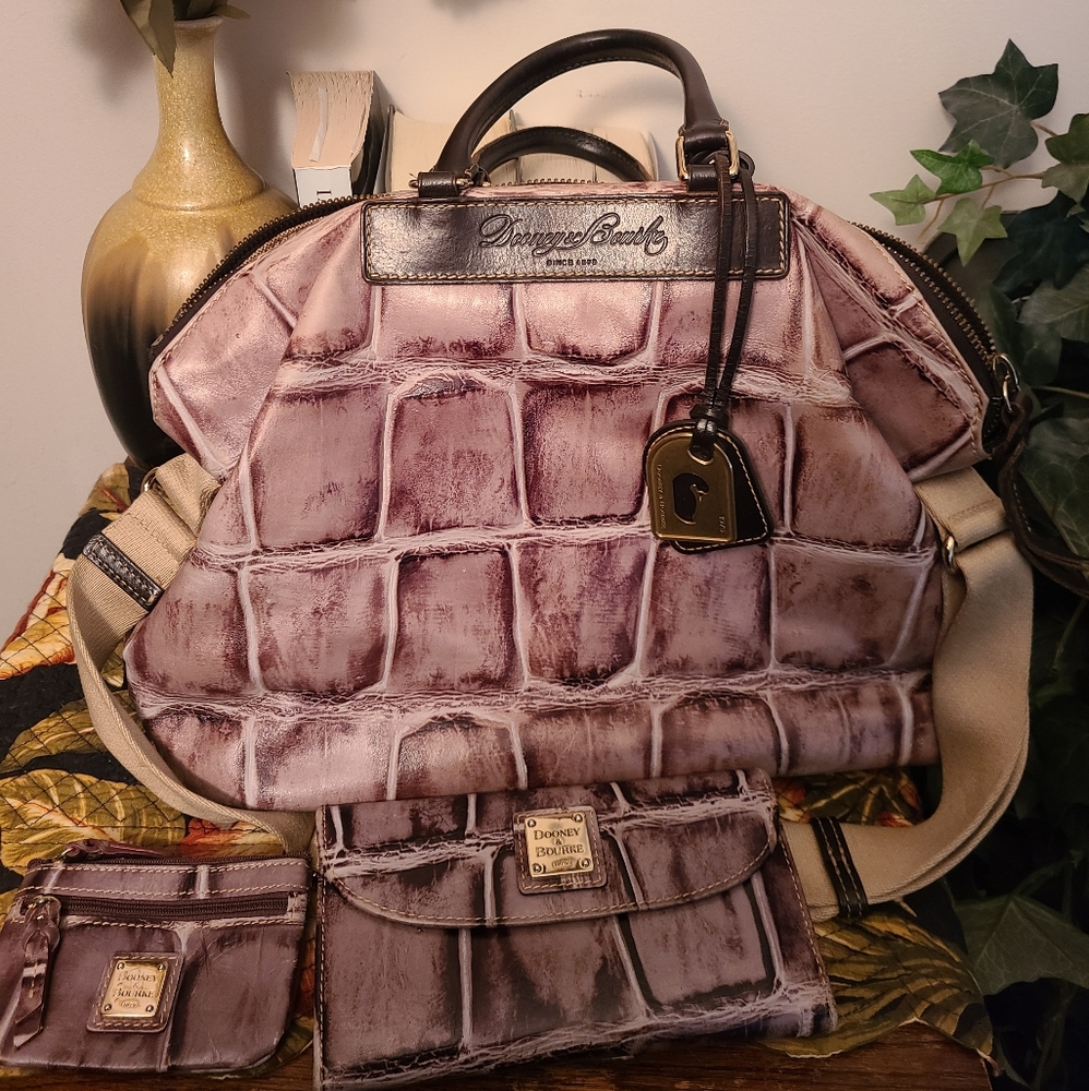 💗💕 SOLD SOLD SOLD Croco Embossed Dooney Satchel